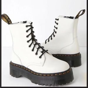 NWT JADON BOOTS SMOOTH LEATHER PLATFORM from Dr Martens.
